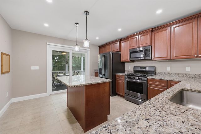 31 Castle Ct Unit 31, Kingston, NH 03848