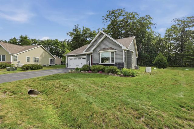 31 Castle Ct Unit 31, Kingston, NH 03848