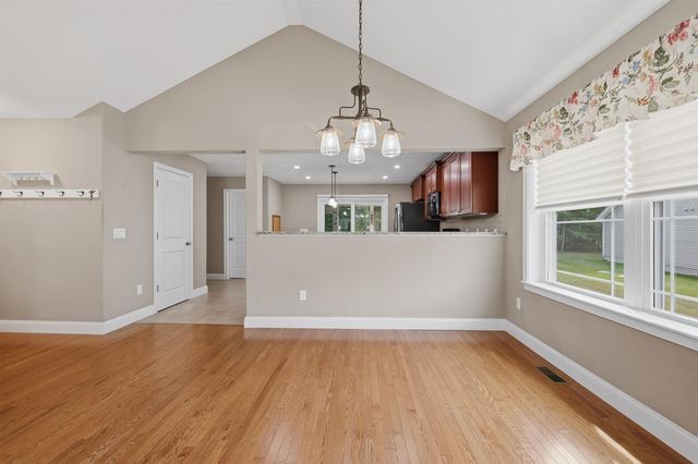 31 Castle Ct Unit 31, Kingston, NH 03848