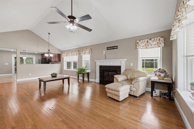 31 Castle Ct Unit 31, Kingston, NH 03848