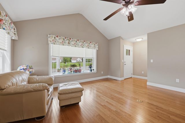 31 Castle Ct Unit 31, Kingston, NH 03848