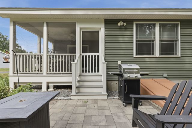 31 Castle Ct Unit 31, Kingston, NH 03848