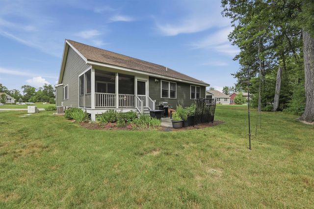31 Castle Ct Unit 31, Kingston, NH 03848