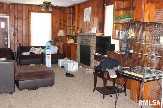 408 S JAMES Street, Carbondale, IL 62901