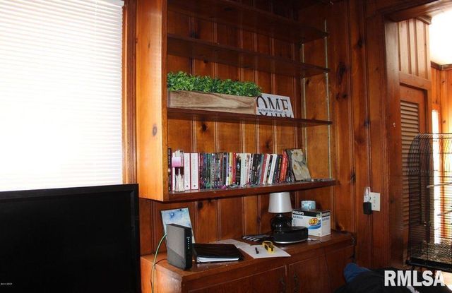 408 S JAMES Street, Carbondale, IL 62901