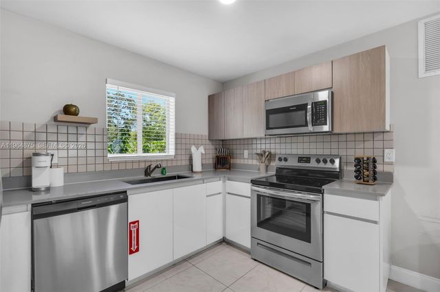 507 NW 8th Avenue 2, Fort Lauderdale, FL 33311