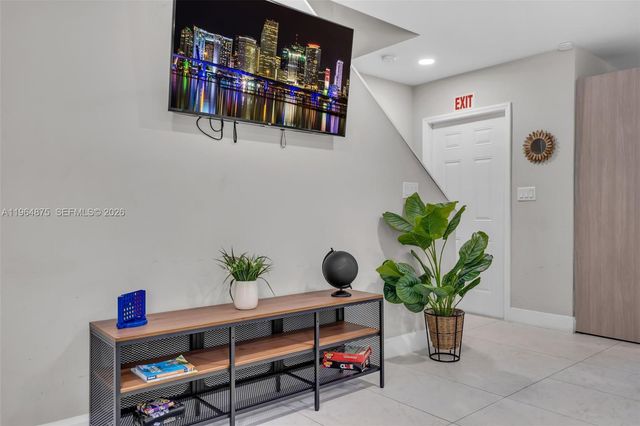 507 NW 8th Avenue 2, Fort Lauderdale, FL 33311