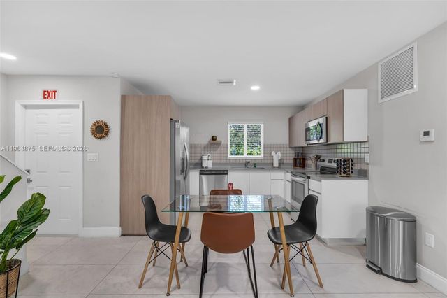 507 NW 8th Avenue 2, Fort Lauderdale, FL 33311