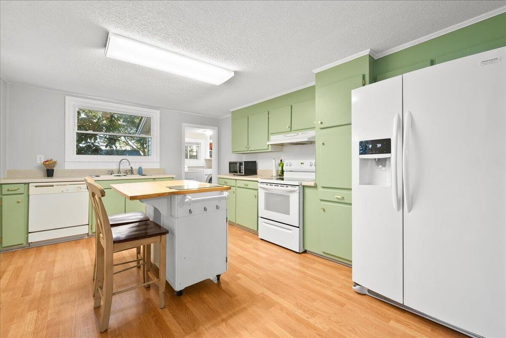 Image 11 of property listing at 504 Blue Ridge Street, Easley, SC 29640