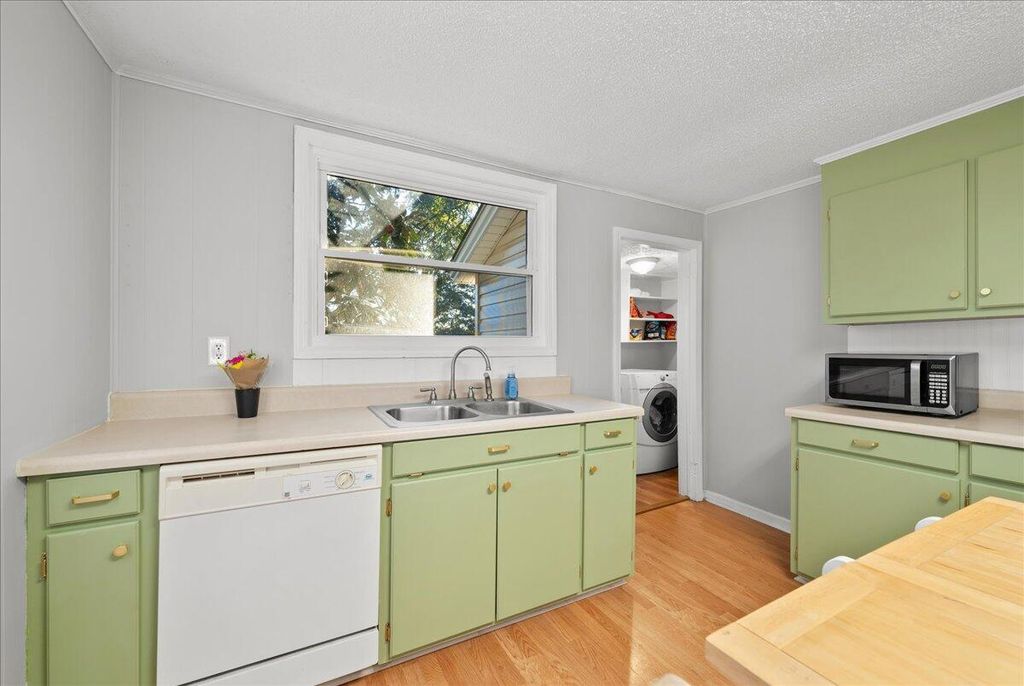 Image 13 of property listing at 504 Blue Ridge Street, Easley, SC 29640