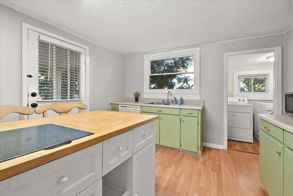 Image 14 of property listing at 504 Blue Ridge Street, Easley, SC 29640