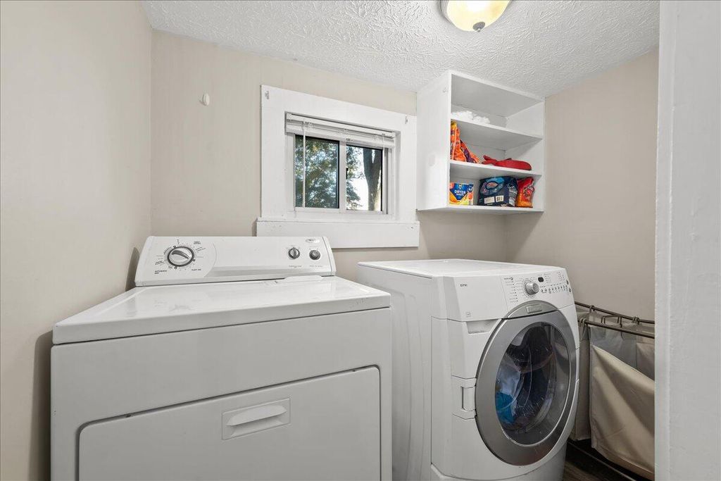 Image 15 of property listing at 504 Blue Ridge Street, Easley, SC 29640