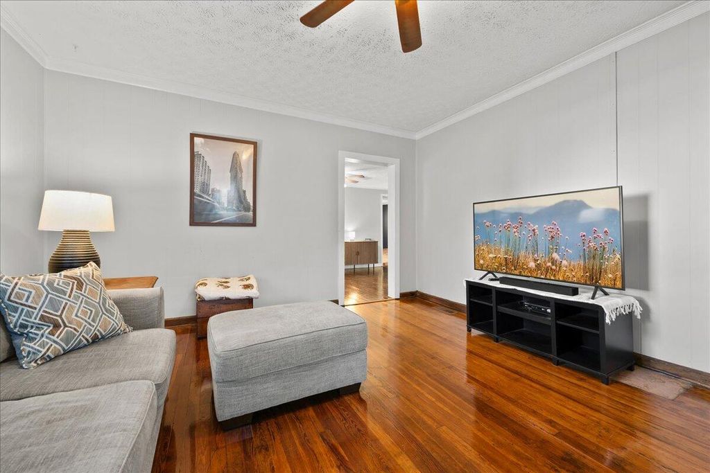 Image 5 of property listing at 504 Blue Ridge Street, Easley, SC 29640