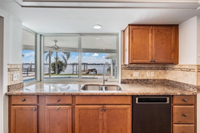 7092 S SHORE DRIVE, St Petersburg, FL 33707