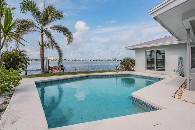 7092 S SHORE DRIVE, St Petersburg, FL 33707