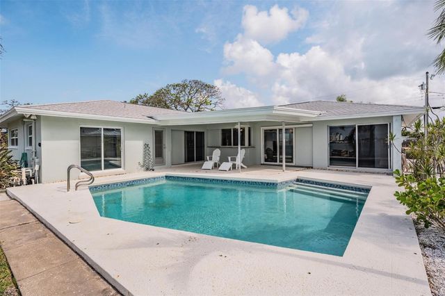 7092 S SHORE DRIVE, St Petersburg, FL 33707