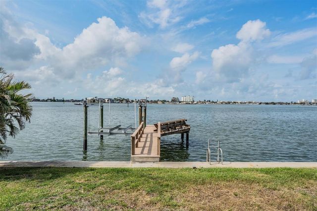 7092 S SHORE DRIVE, St Petersburg, FL 33707