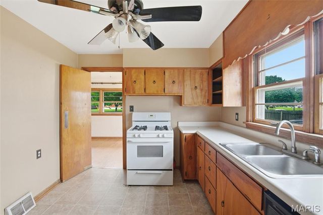 5912 N Belt W, Belleville, IL 62223