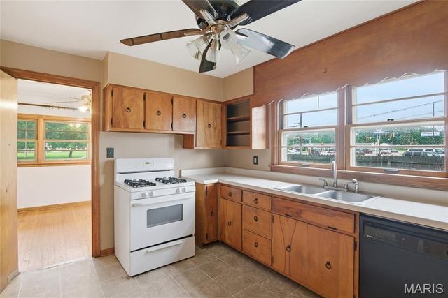 5912 N Belt W, Belleville, IL 62223