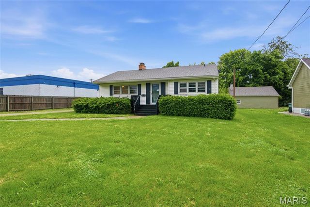 5912 N Belt W, Belleville, IL 62223