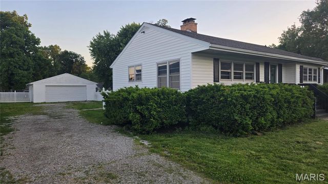 5912 N Belt W, Belleville, IL 62223