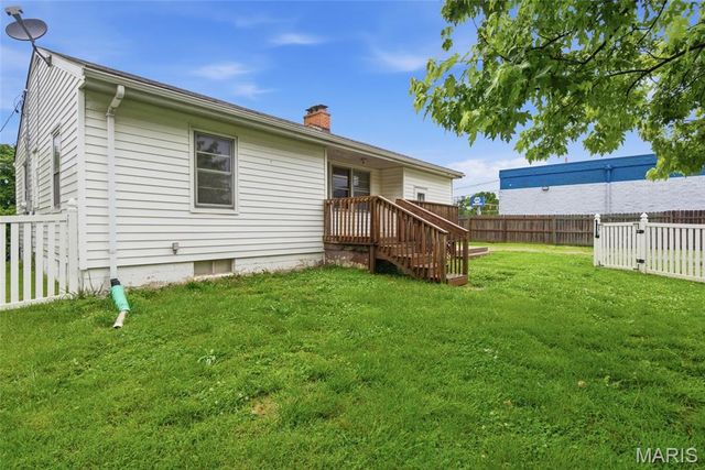 5912 N Belt W, Belleville, IL 62223