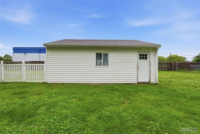 5912 N Belt W, Belleville, IL 62223