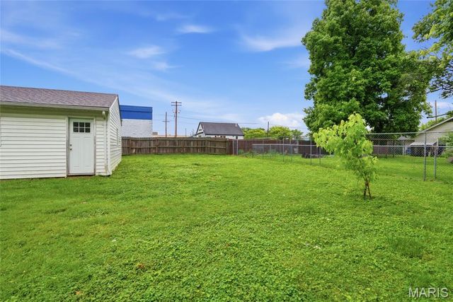 5912 N Belt W, Belleville, IL 62223