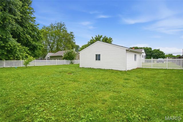 5912 N Belt W, Belleville, IL 62223
