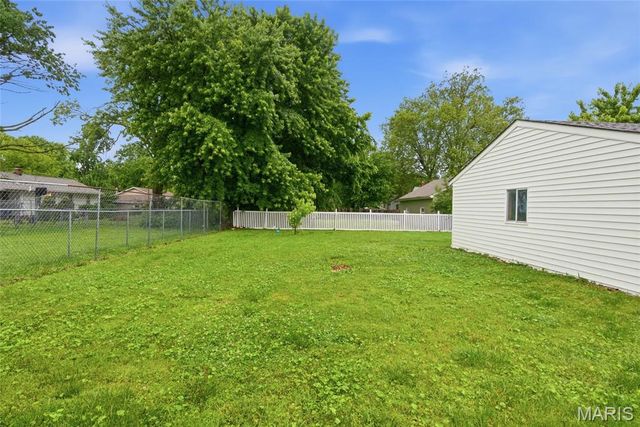 5912 N Belt W, Belleville, IL 62223