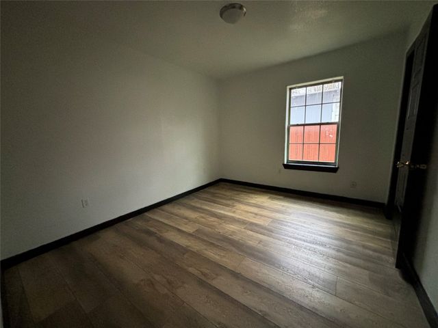 401 E Freeman Street, Ennis, TX 75119