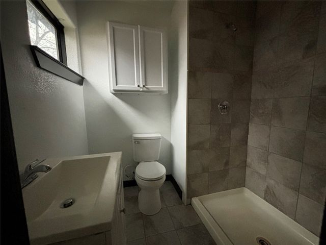 401 E Freeman Street, Ennis, TX 75119