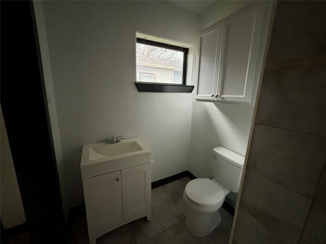 401 E Freeman Street, Ennis, TX 75119