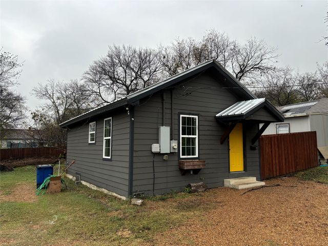 401 E Freeman Street, Ennis, TX 75119