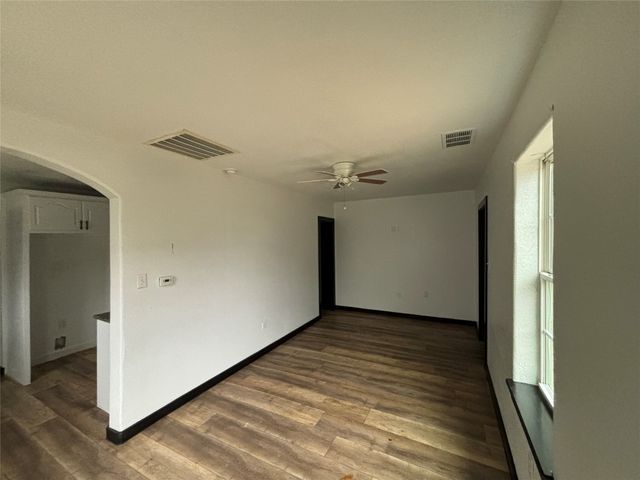 401 E Freeman Street, Ennis, TX 75119