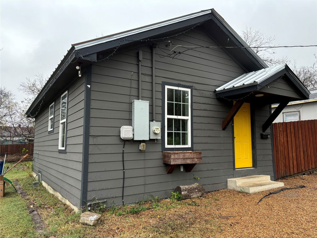 401 E Freeman Street, Ennis, TX 75119