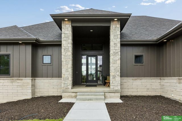 3538 S 210th Avenue, Elkhorn, NE 68022