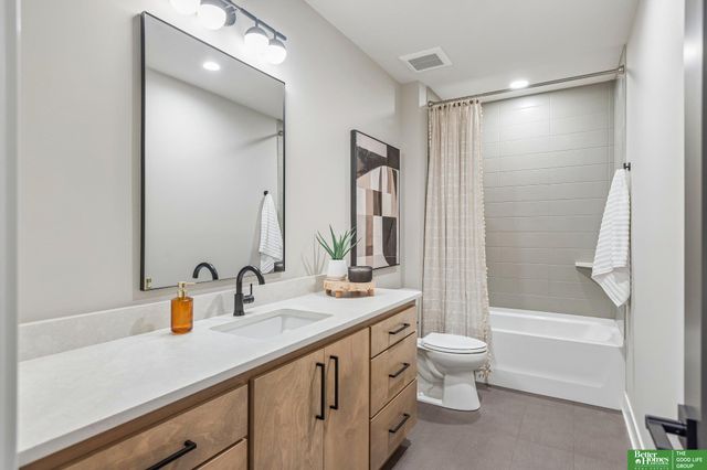 3538 S 210th Avenue, Elkhorn, NE 68022