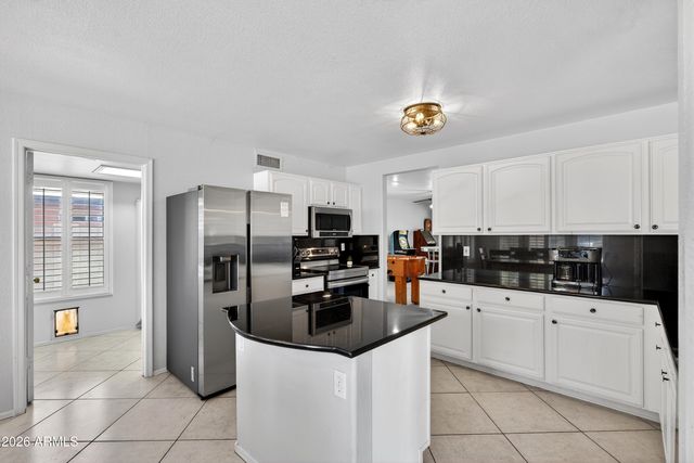 704 W LA PRYOR Lane, Gilbert, AZ 85233