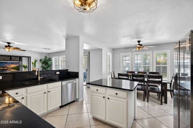 704 W LA PRYOR Lane, Gilbert, AZ 85233
