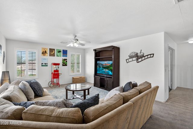 704 W LA PRYOR Lane, Gilbert, AZ 85233
