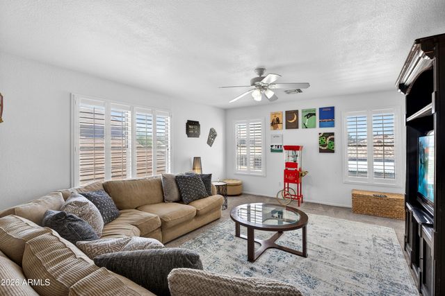 704 W LA PRYOR Lane, Gilbert, AZ 85233