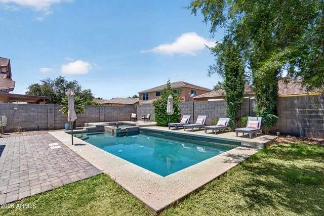 704 W LA PRYOR Lane, Gilbert, AZ 85233