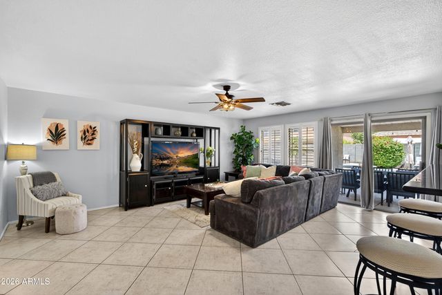 704 W LA PRYOR Lane, Gilbert, AZ 85233