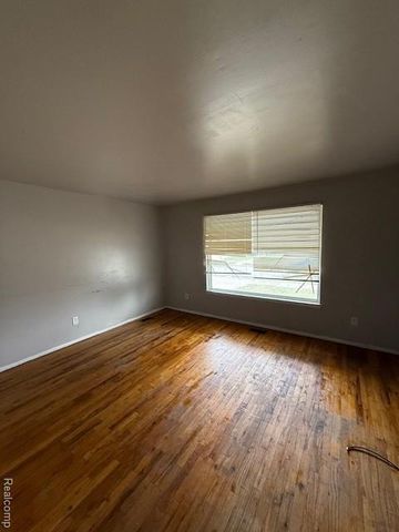 7667 Greenview Avenue, Detroit, MI 48228