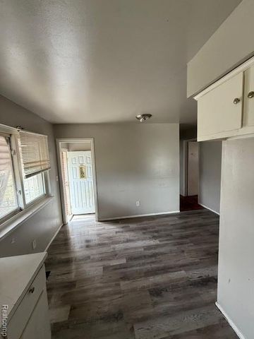 7667 Greenview Avenue, Detroit, MI 48228