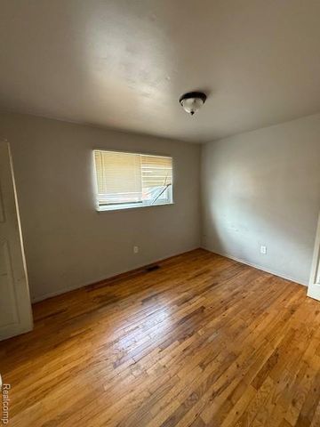 7667 Greenview Avenue, Detroit, MI 48228