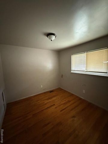 7667 Greenview Avenue, Detroit, MI 48228