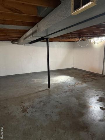 7667 Greenview Avenue, Detroit, MI 48228