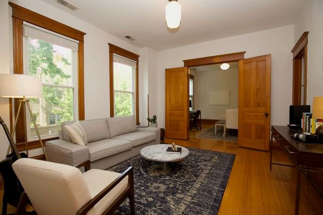 1111 W Roscoe Street 2, Chicago, IL 60657